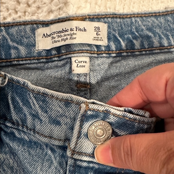 Abercrombie & Fitch Curve Love 90s Straight Ultra High Rise Jeans Sz 28 6R - Picture 6 of 11